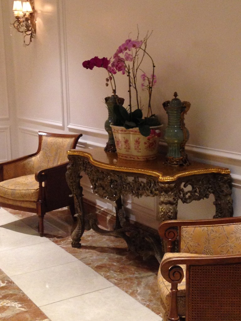 2015-08-22 Sarasota 29th Anniversary Ritz lobby 2