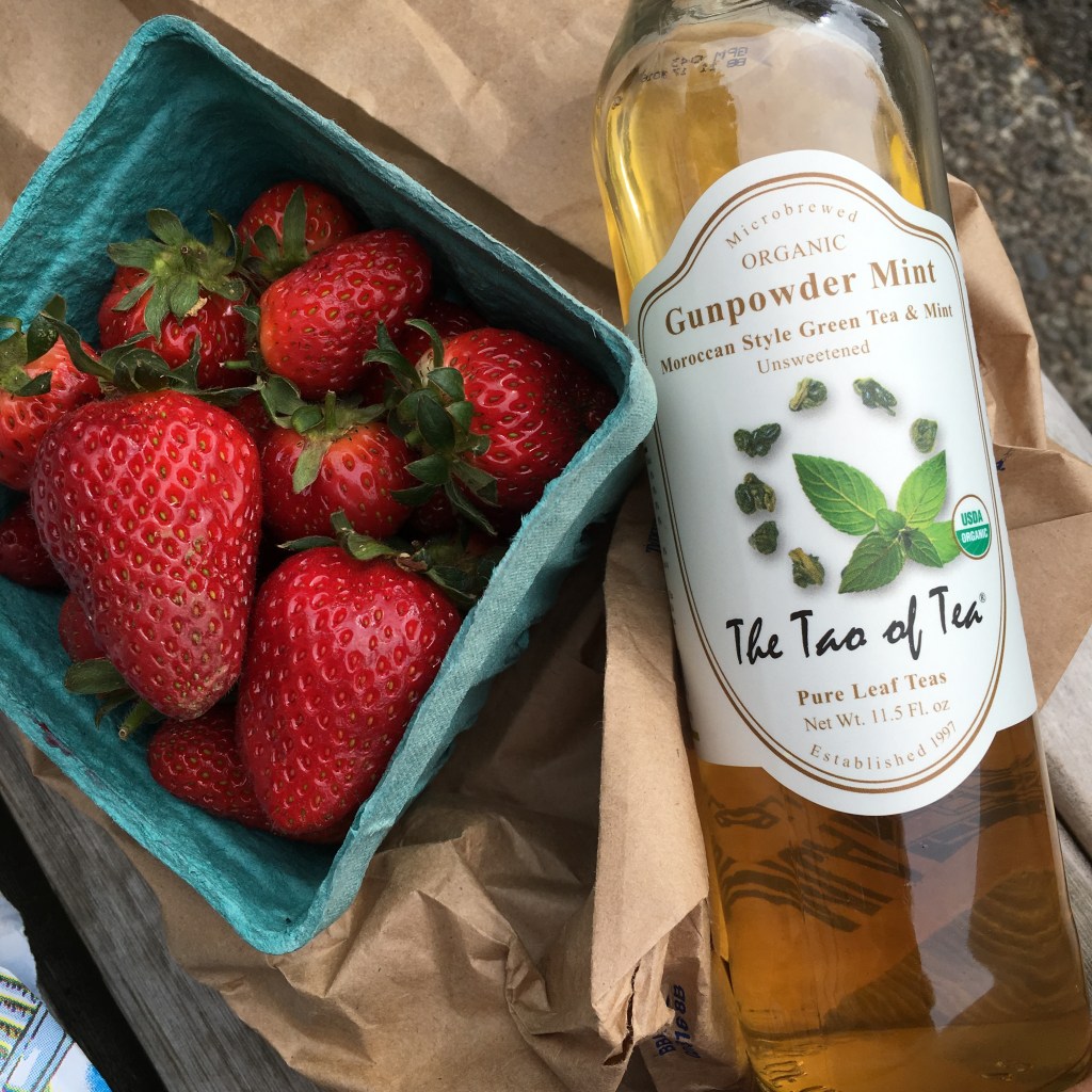 2016-05-03 Portland - Washington Park Rose Garden picnic 1